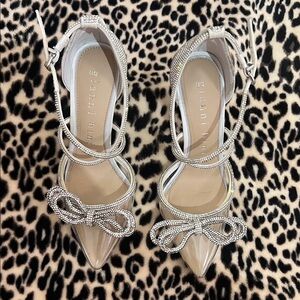 Gianni Bini Silver and Cream Bow Heels